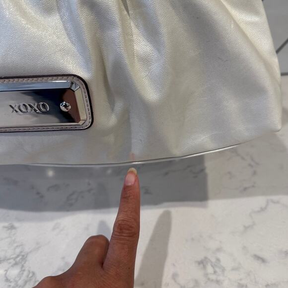 Vintage XOXO Y2K faux leather shoulder hobo bag knotted handles shimmery white - Picture 3 of 16